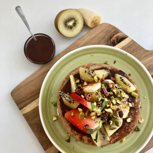 Pancakes de civada, plàtan i kiwi