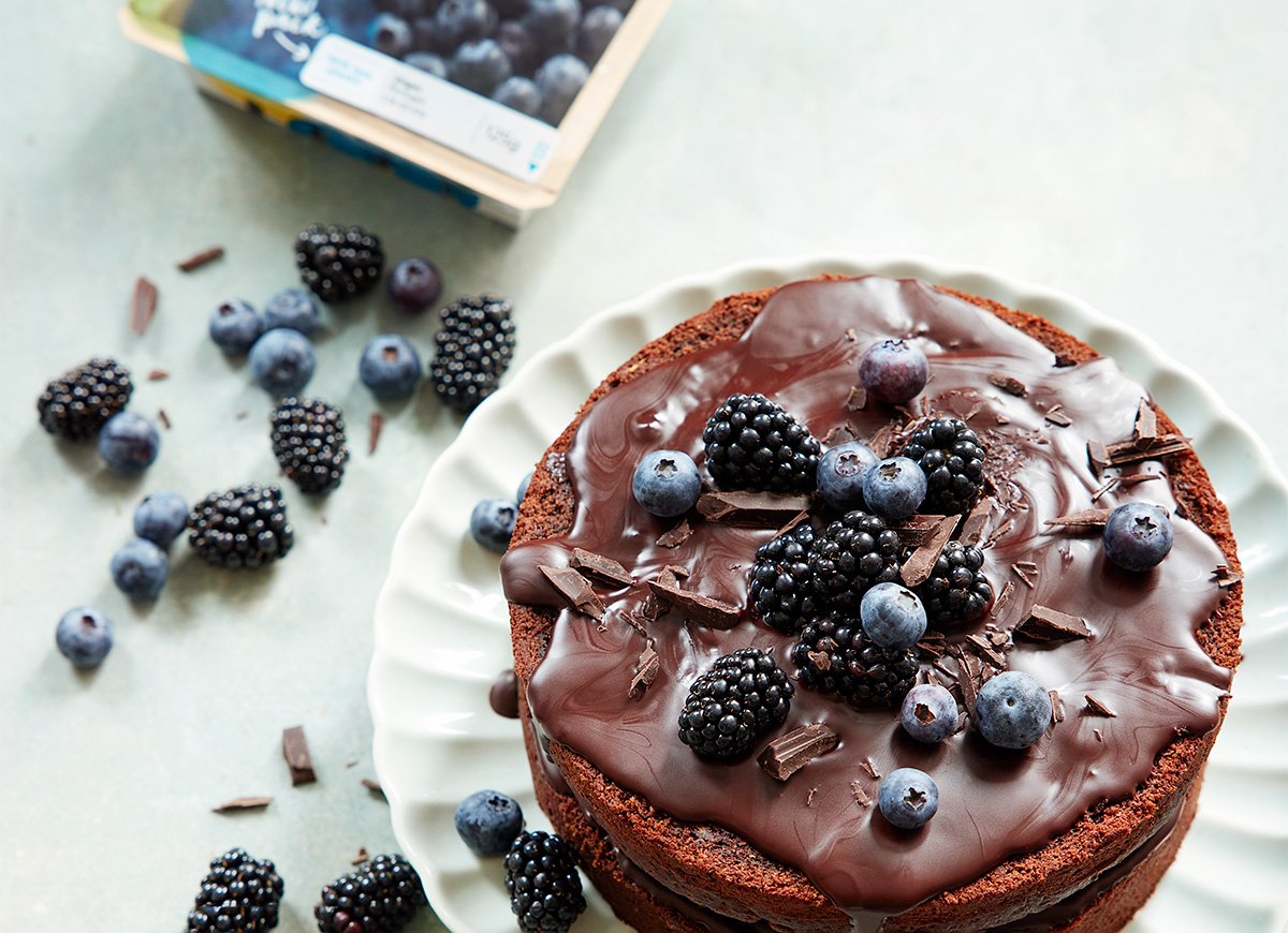 Receta pastel de chocolate con frutos rojos driscoll’s