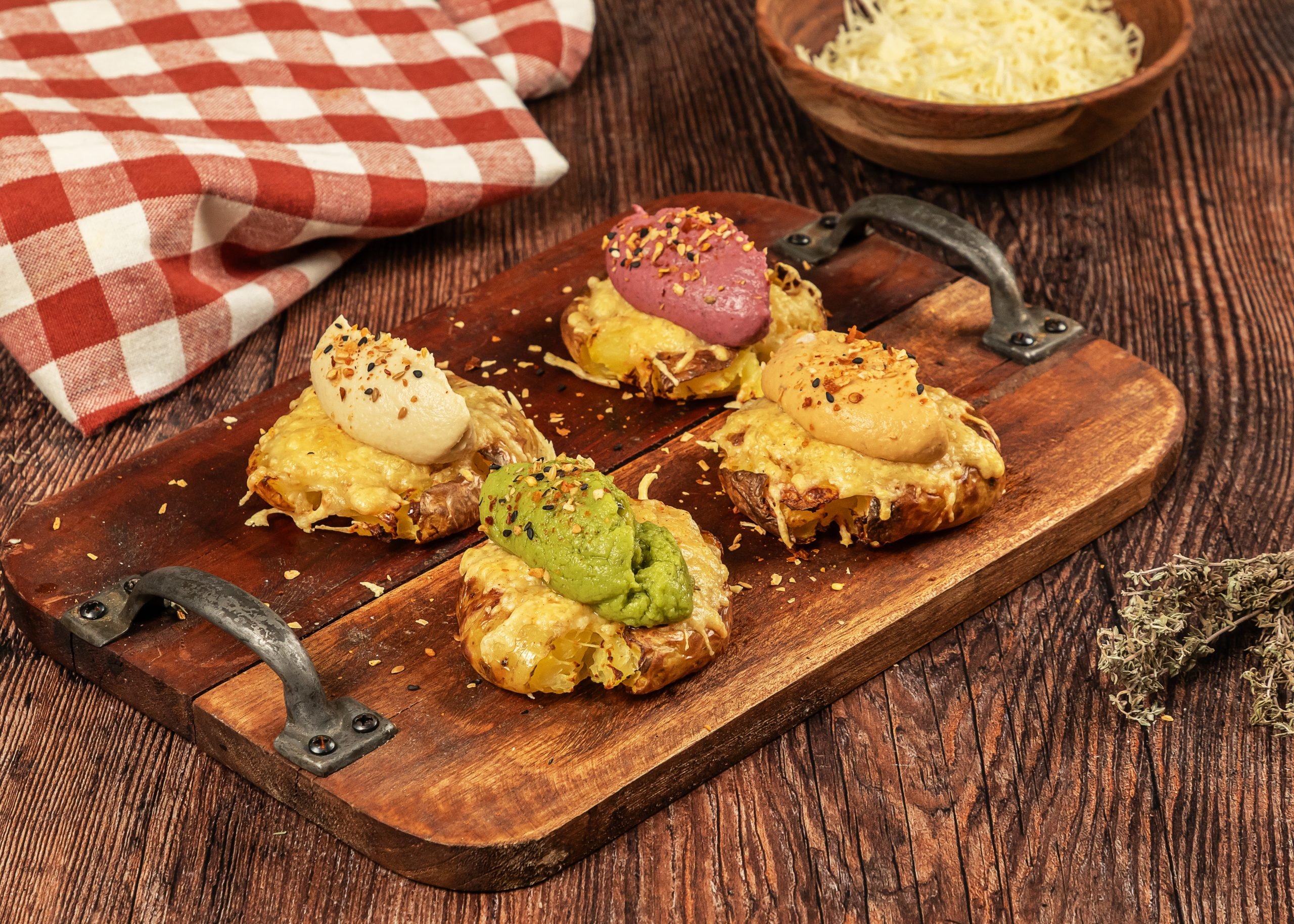 Recepta patates cruixents amb hummus i guacamole Recepta patates cruixents amb hummus i guacamole