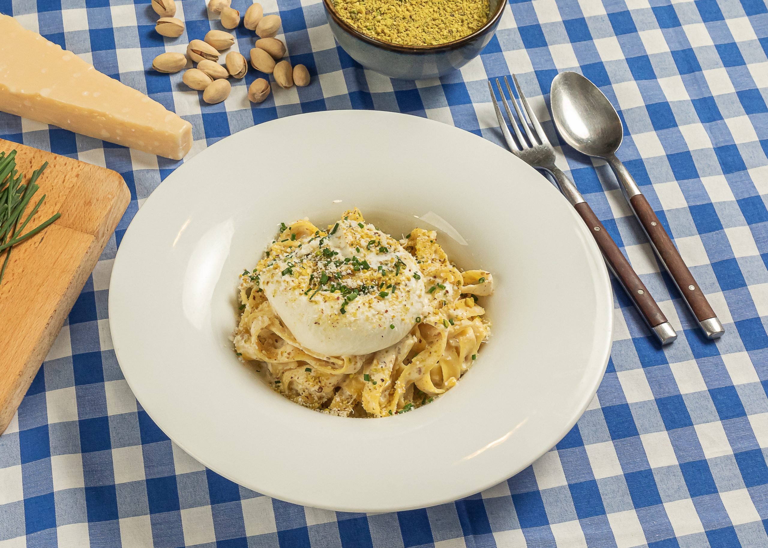 Recepta pasta amb salsa de festucs i burrata