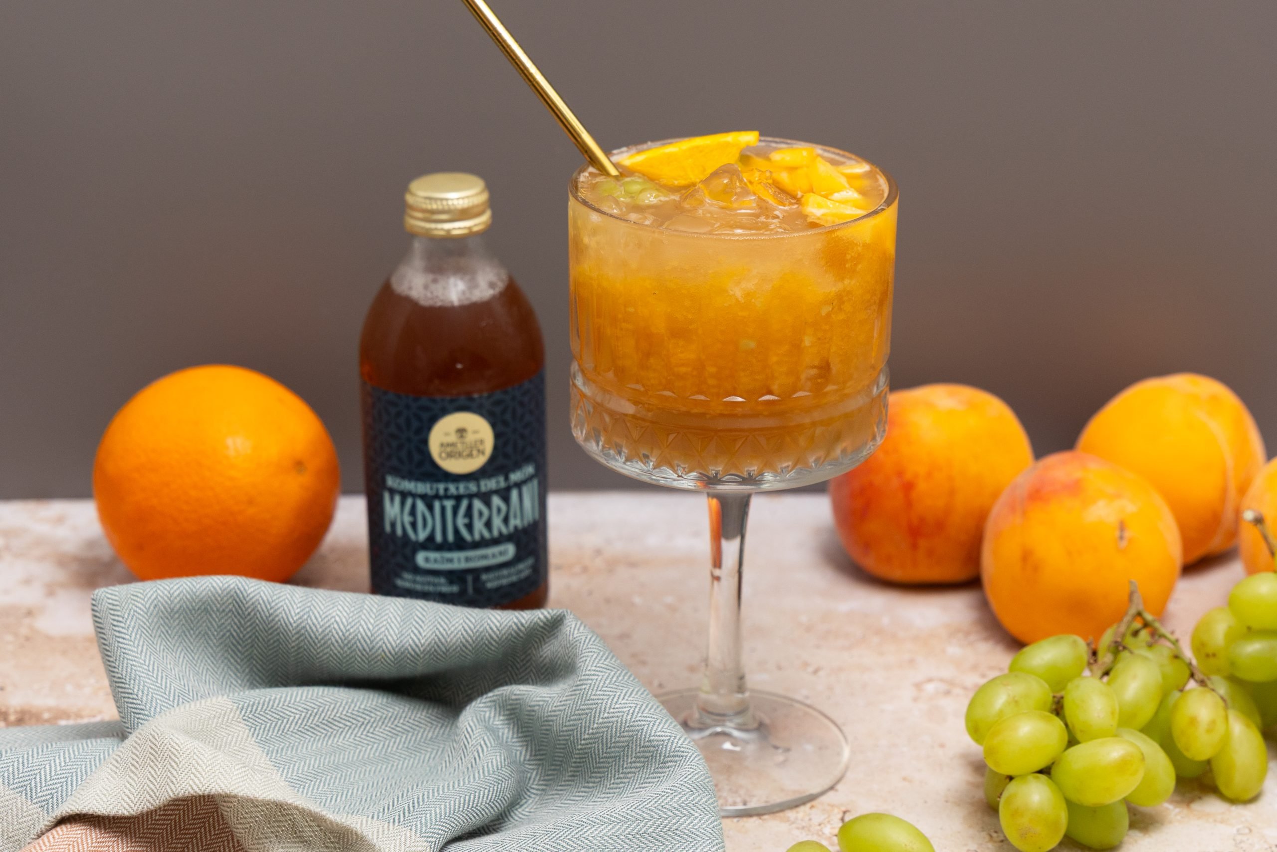 Recepta mocktail de préssec i kombutxa